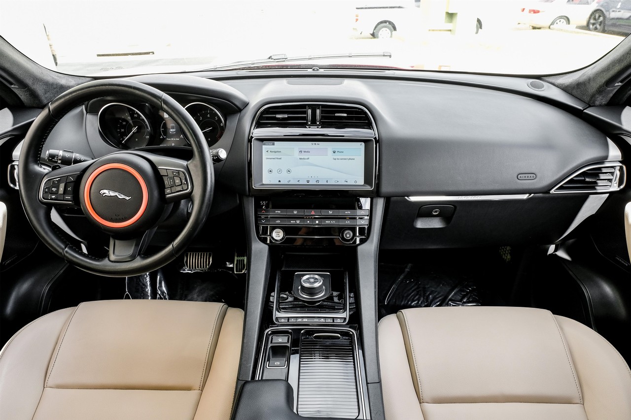Jaguar F-Pace Vehicle Main Gallery Image 15