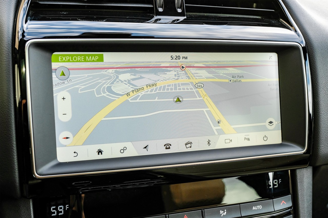 Jaguar F-Pace Vehicle Main Gallery Image 25
