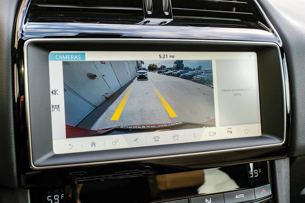Jaguar F-Pace Vehicle Main Gallery Image 26