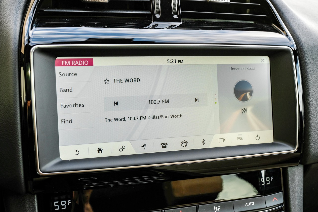 Jaguar F-Pace Vehicle Main Gallery Image 30