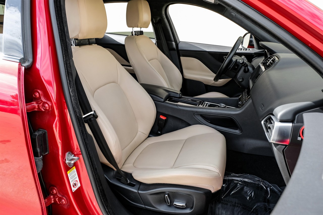 Jaguar F-Pace Vehicle Main Gallery Image 32