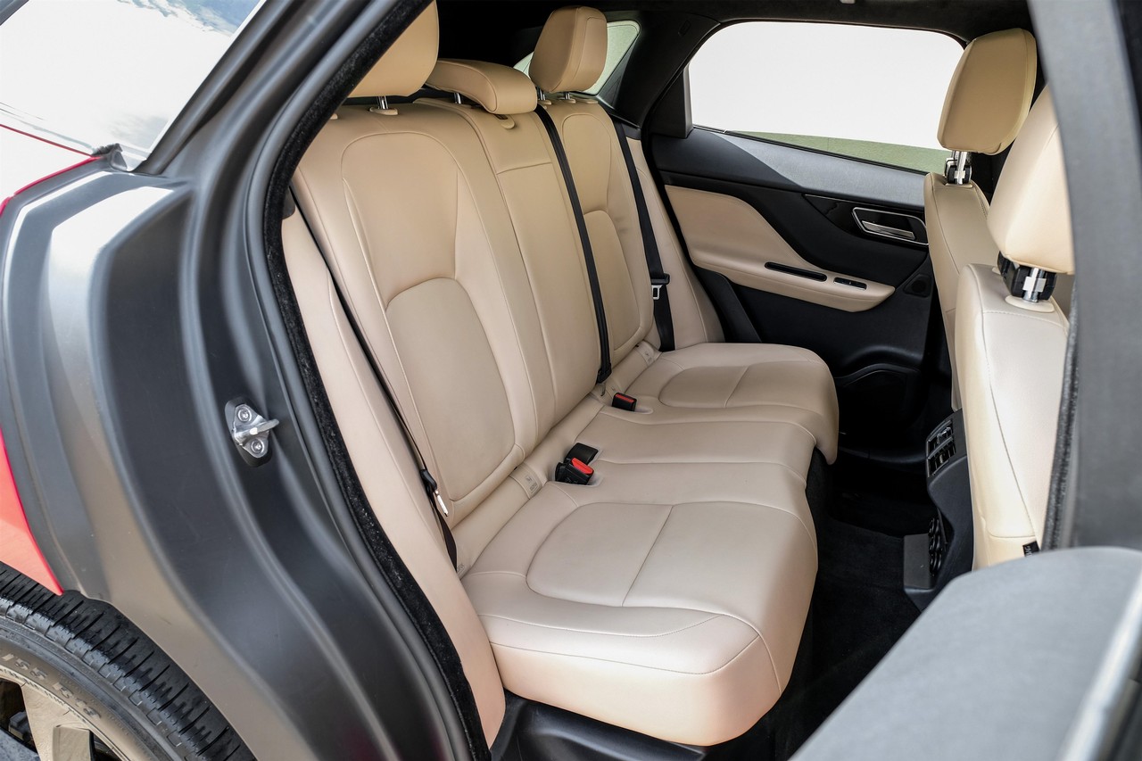 Jaguar F-Pace Vehicle Main Gallery Image 33