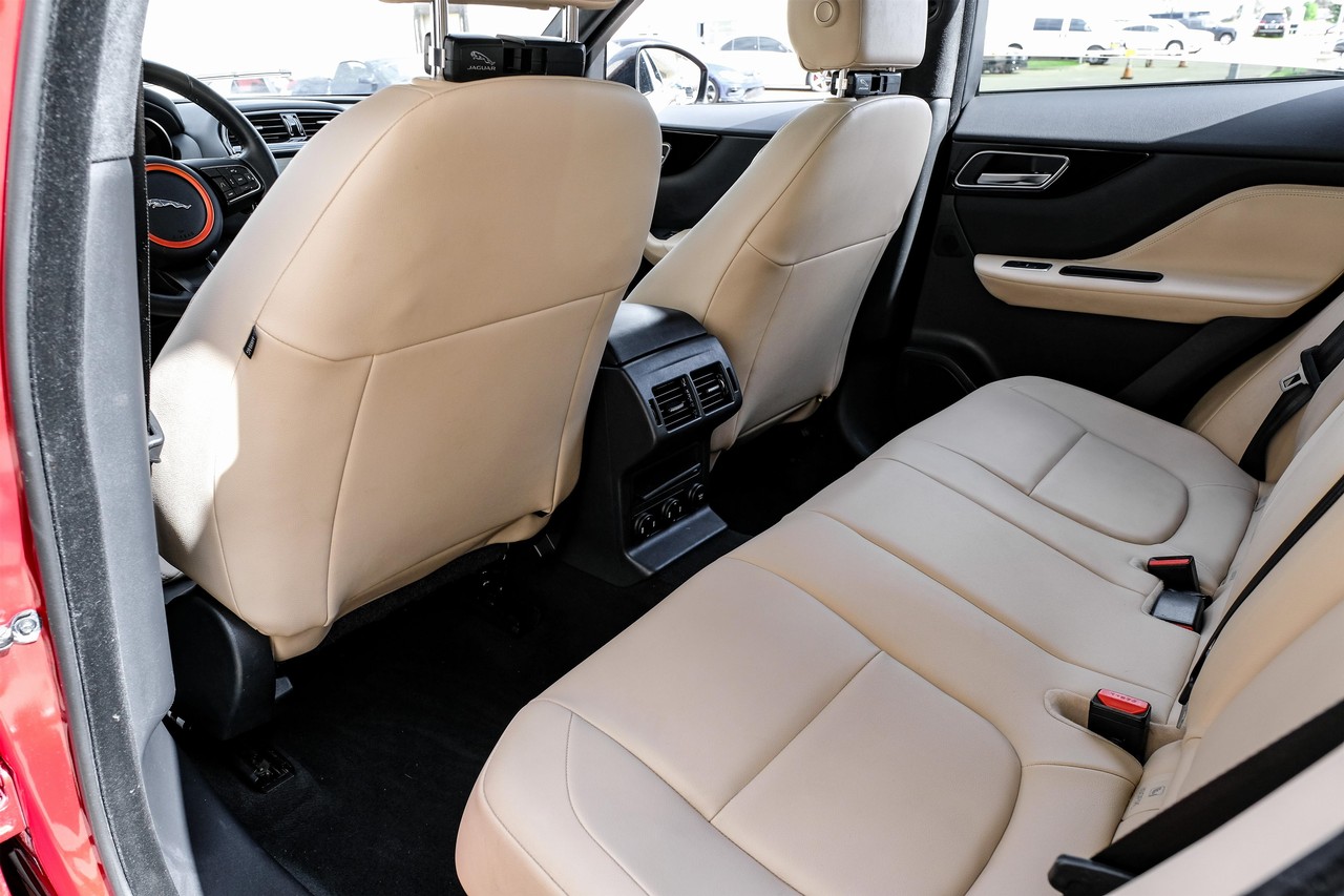 Jaguar F-Pace Vehicle Main Gallery Image 35