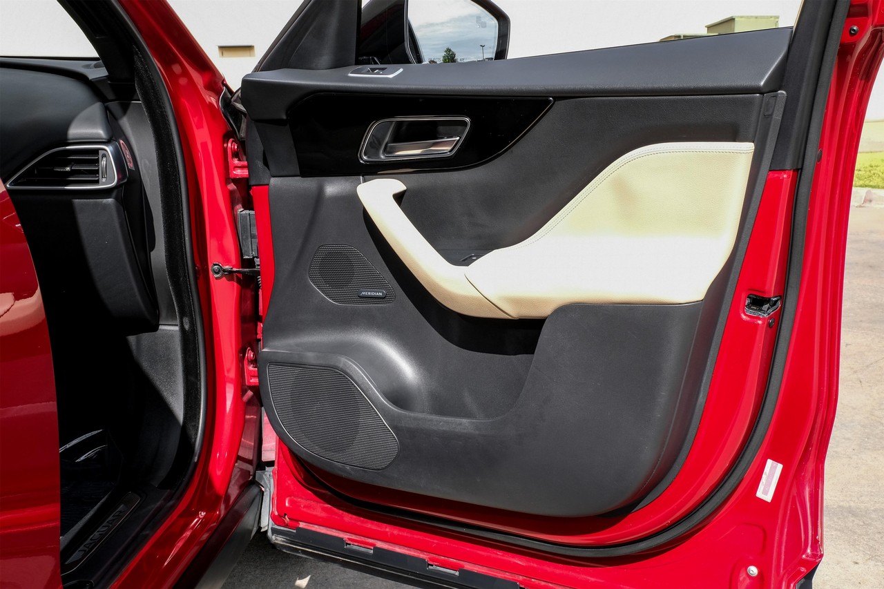 Jaguar F-Pace Vehicle Main Gallery Image 42