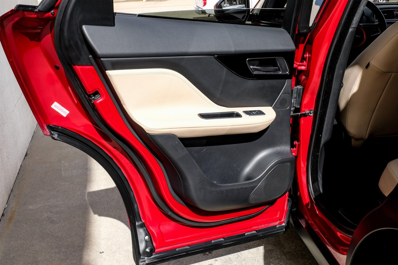 Jaguar F-Pace Vehicle Main Gallery Image 43