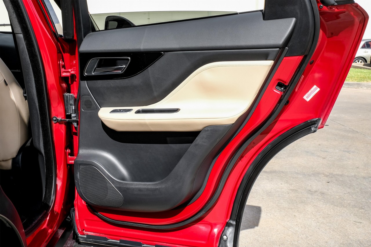 Jaguar F-Pace Vehicle Main Gallery Image 44