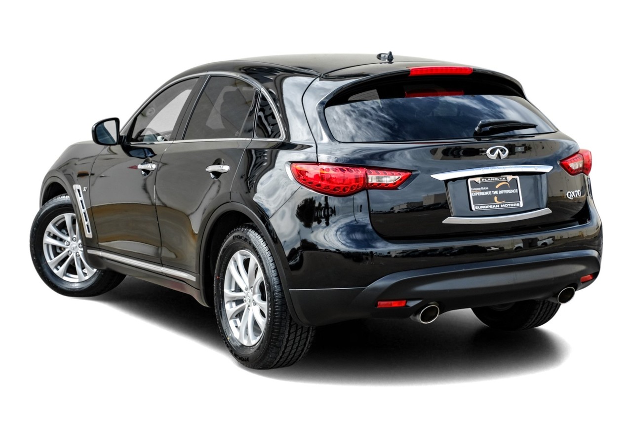 INFINITI QX70 Vehicle Main Gallery Image 11