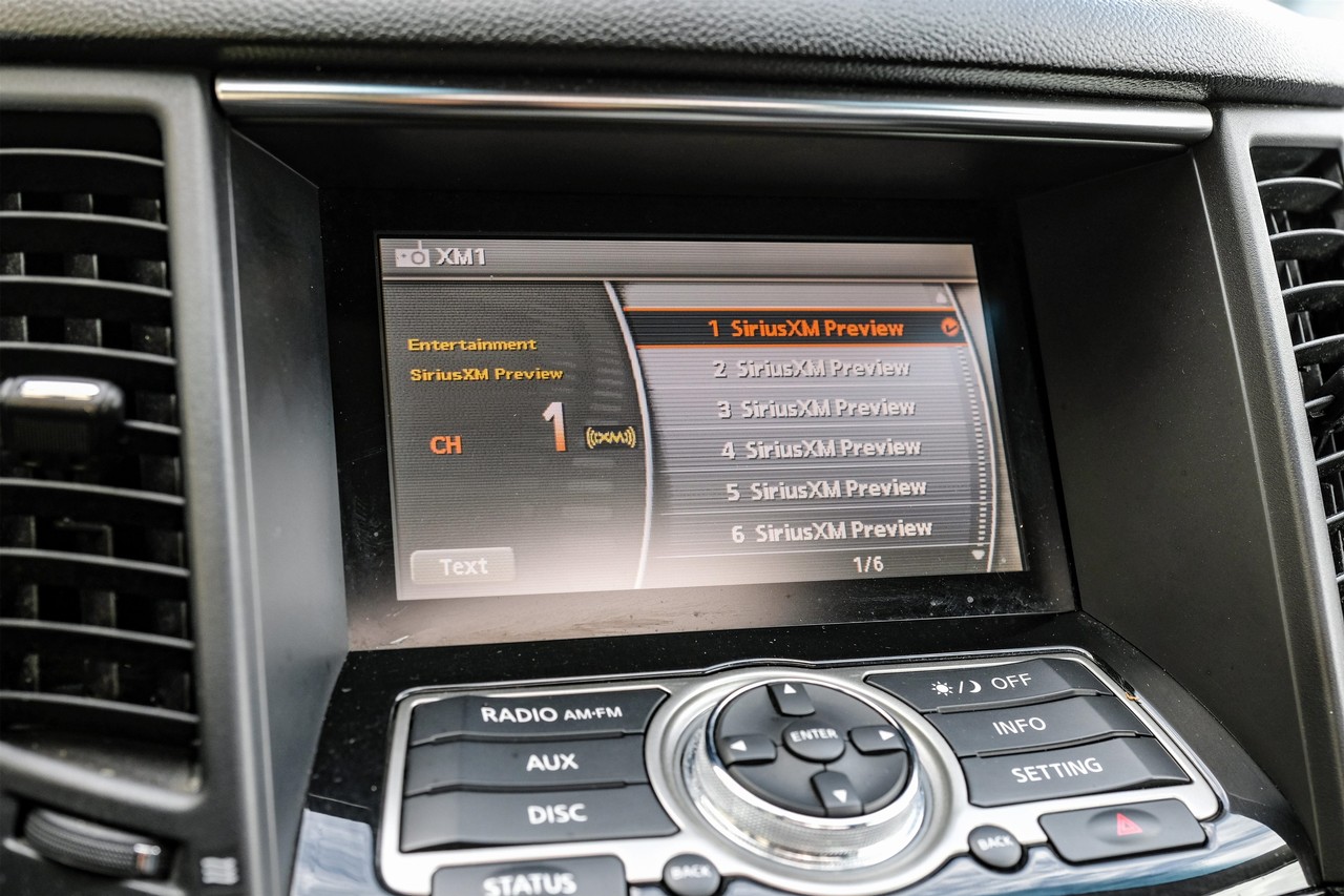 INFINITI QX70 Vehicle Main Gallery Image 29