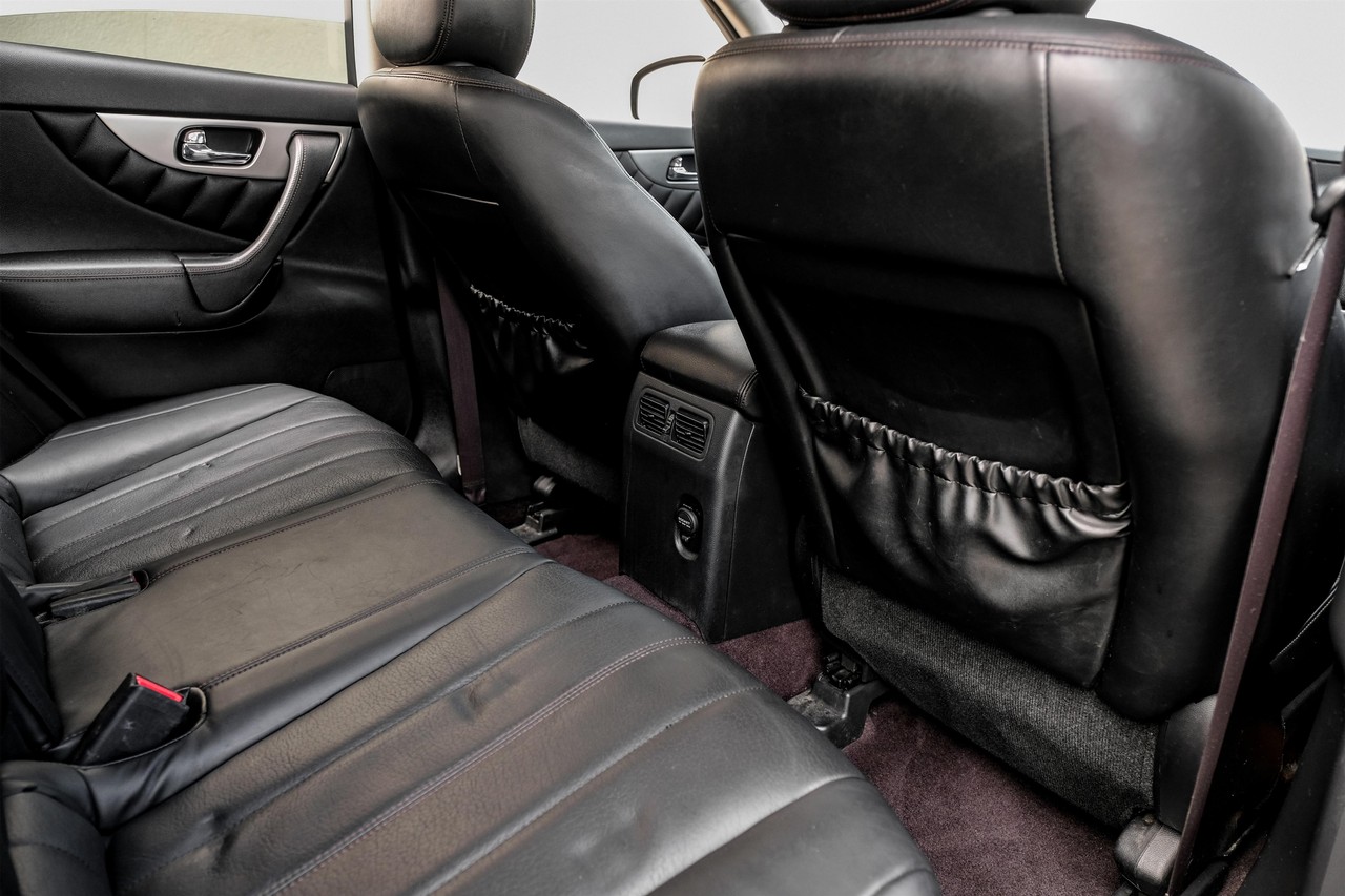 INFINITI QX70 Vehicle Main Gallery Image 32