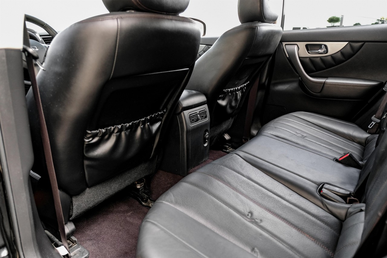 INFINITI QX70 Vehicle Main Gallery Image 33