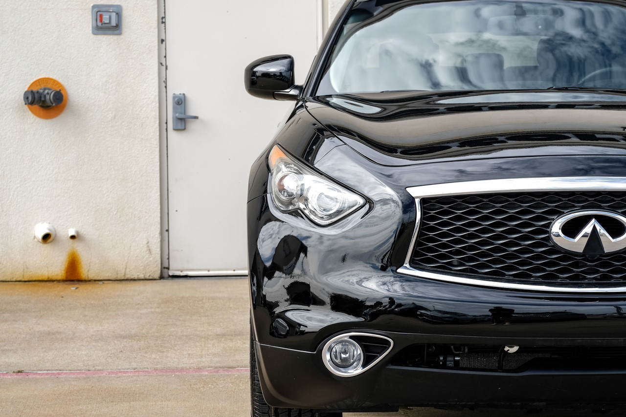 INFINITI QX70 Vehicle Main Gallery Image 42