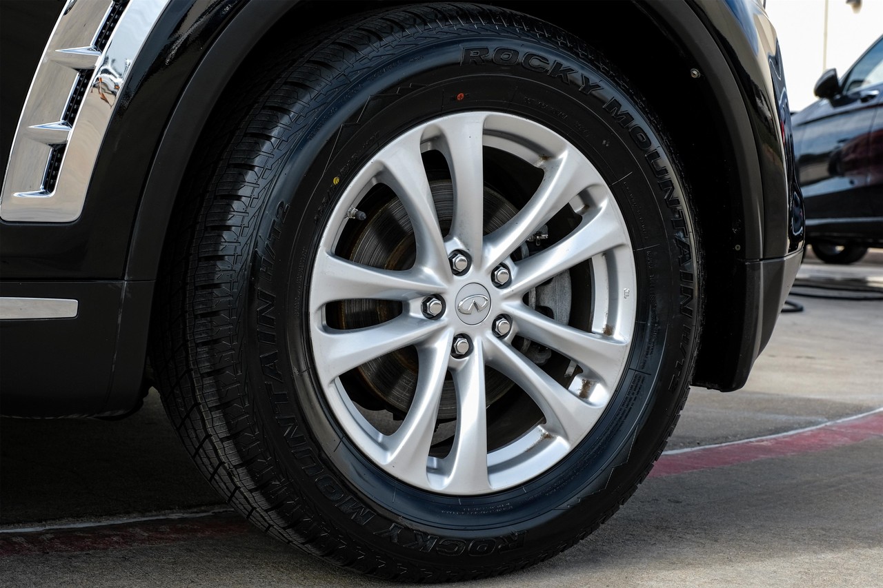 INFINITI QX70 Vehicle Main Gallery Image 47