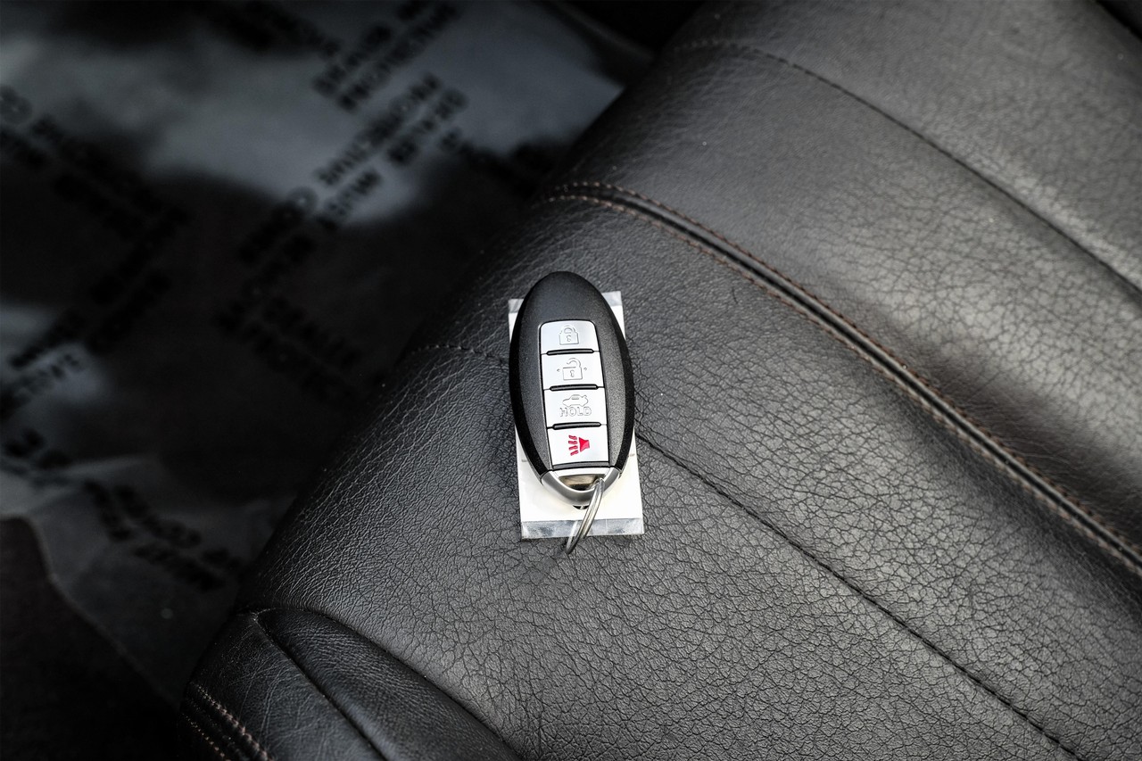 INFINITI QX70 Vehicle Main Gallery Image 50