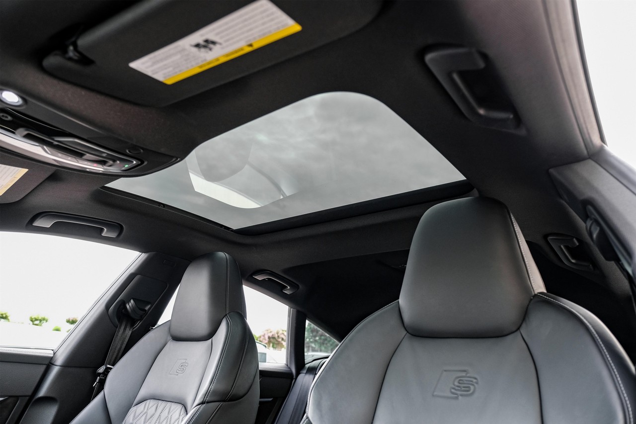Audi S7 Vehicle Main Gallery Image 05