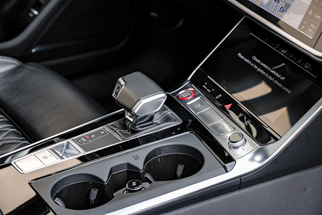 Audi S7 Vehicle Main Gallery Image 24