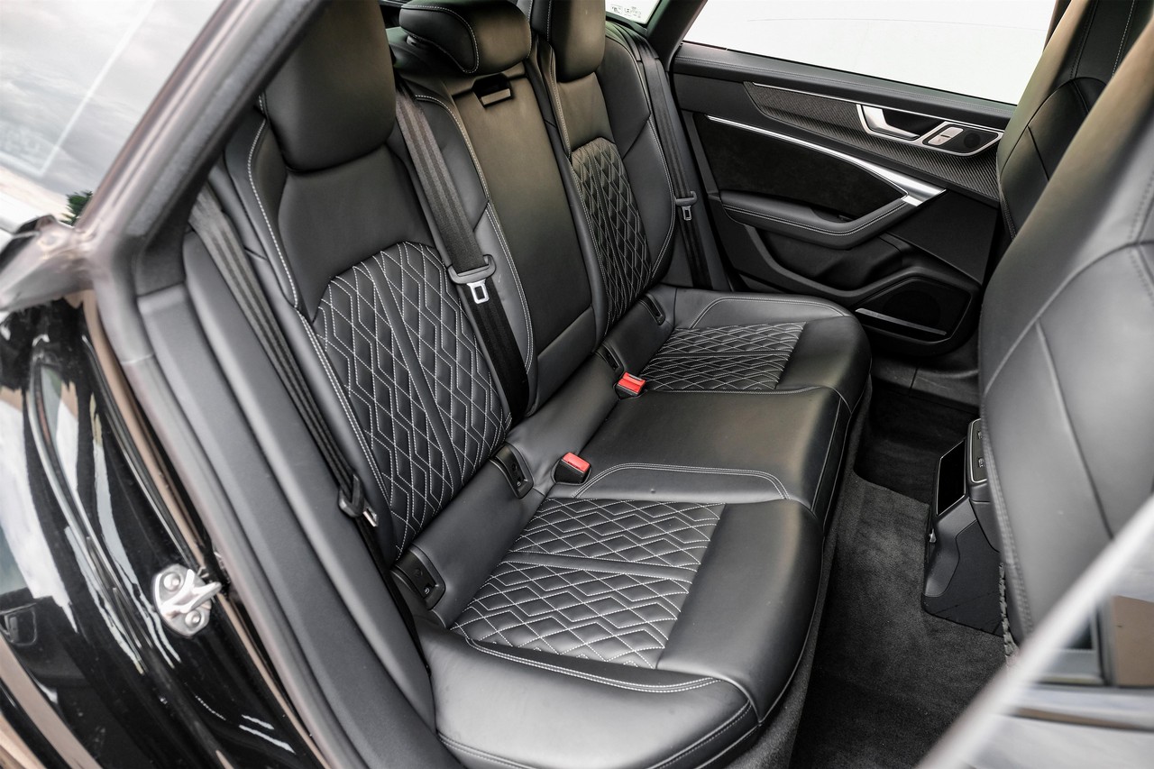 Audi S7 Vehicle Main Gallery Image 32