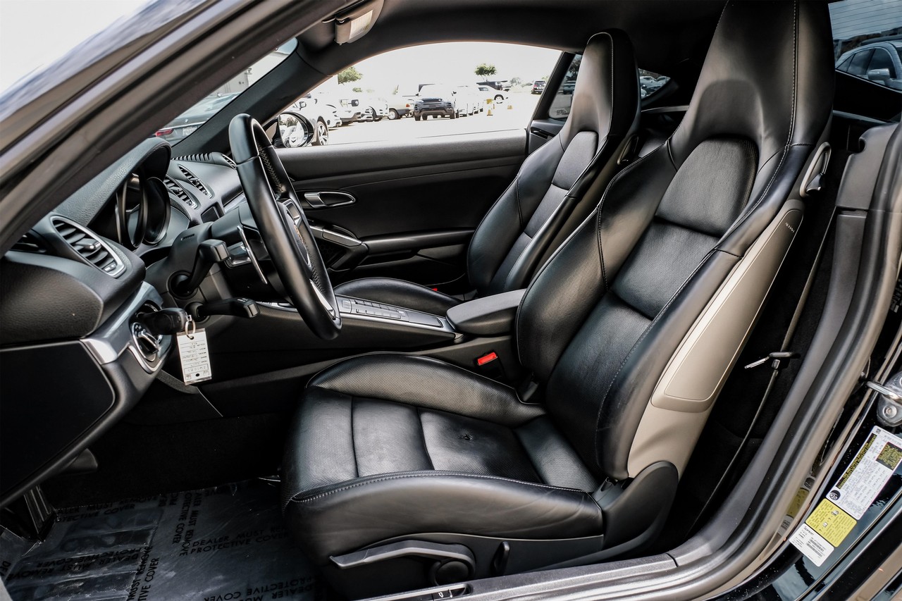 Porsche 718 Cayman Vehicle Main Gallery Image 04
