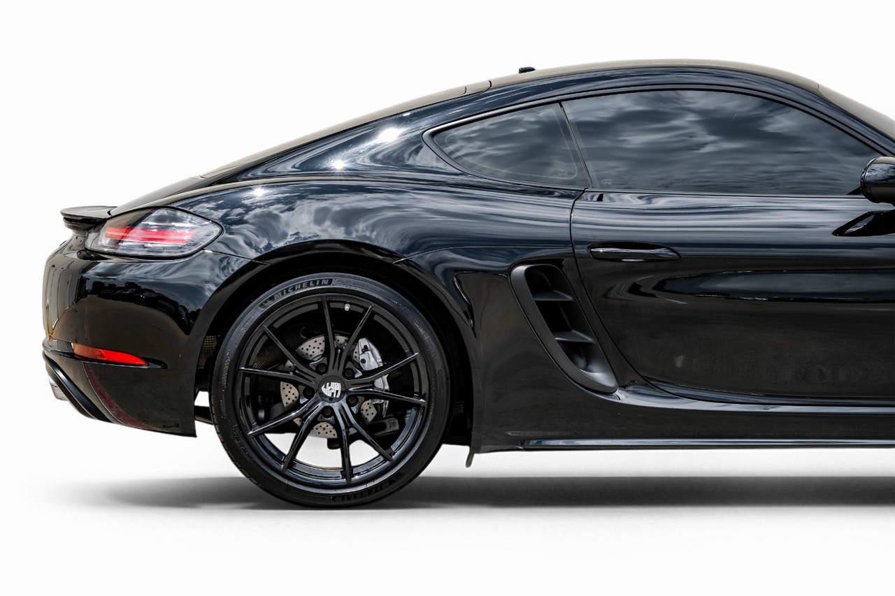 Porsche 718 Cayman Vehicle Main Gallery Image 08