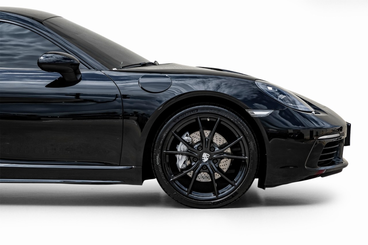 Porsche 718 Cayman Vehicle Main Gallery Image 09