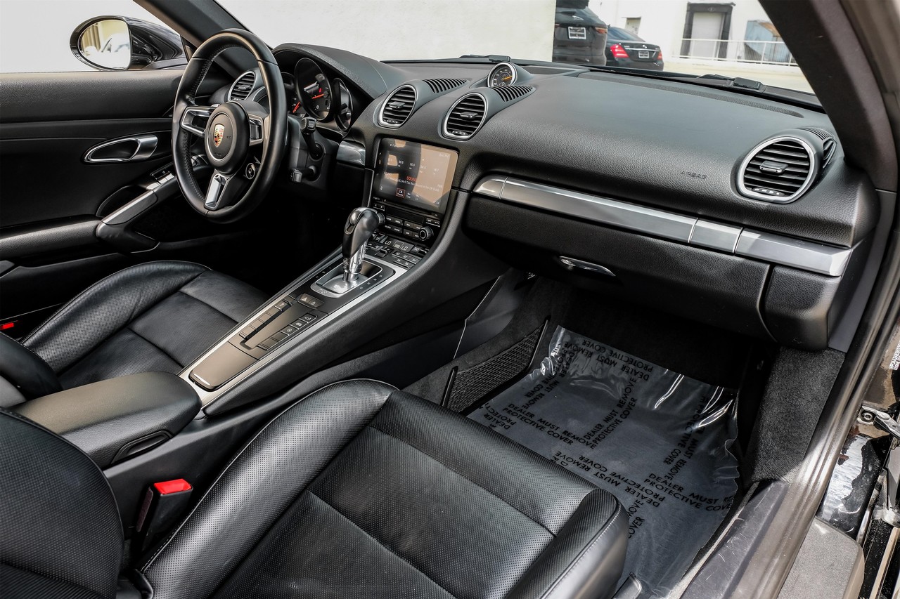 Porsche 718 Cayman Vehicle Main Gallery Image 16