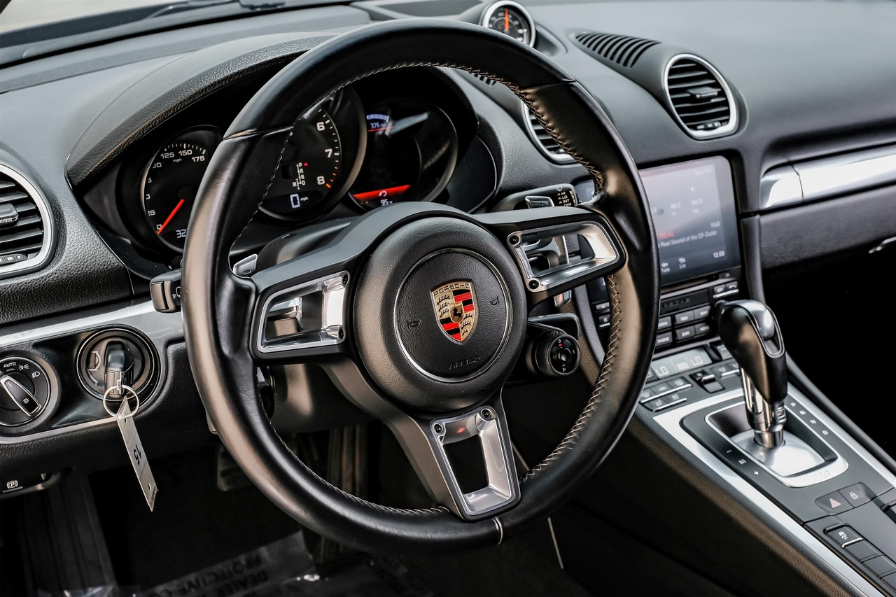Porsche 718 Cayman Vehicle Main Gallery Image 18