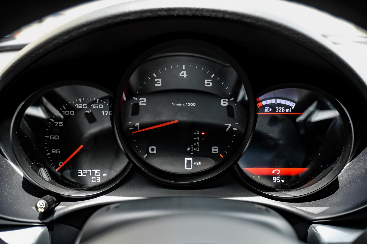 Porsche 718 Cayman Vehicle Main Gallery Image 21
