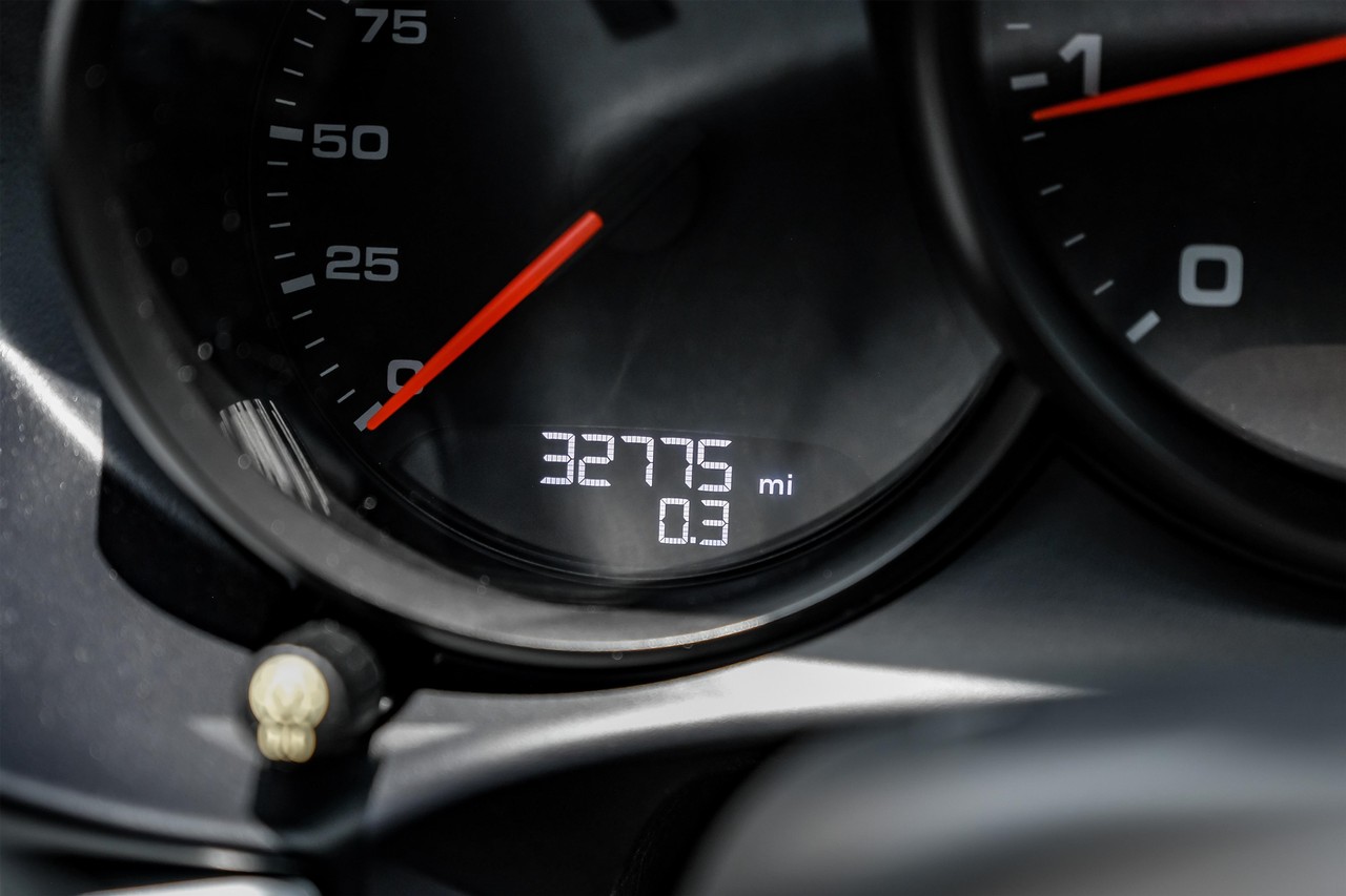 Porsche 718 Cayman Vehicle Main Gallery Image 22