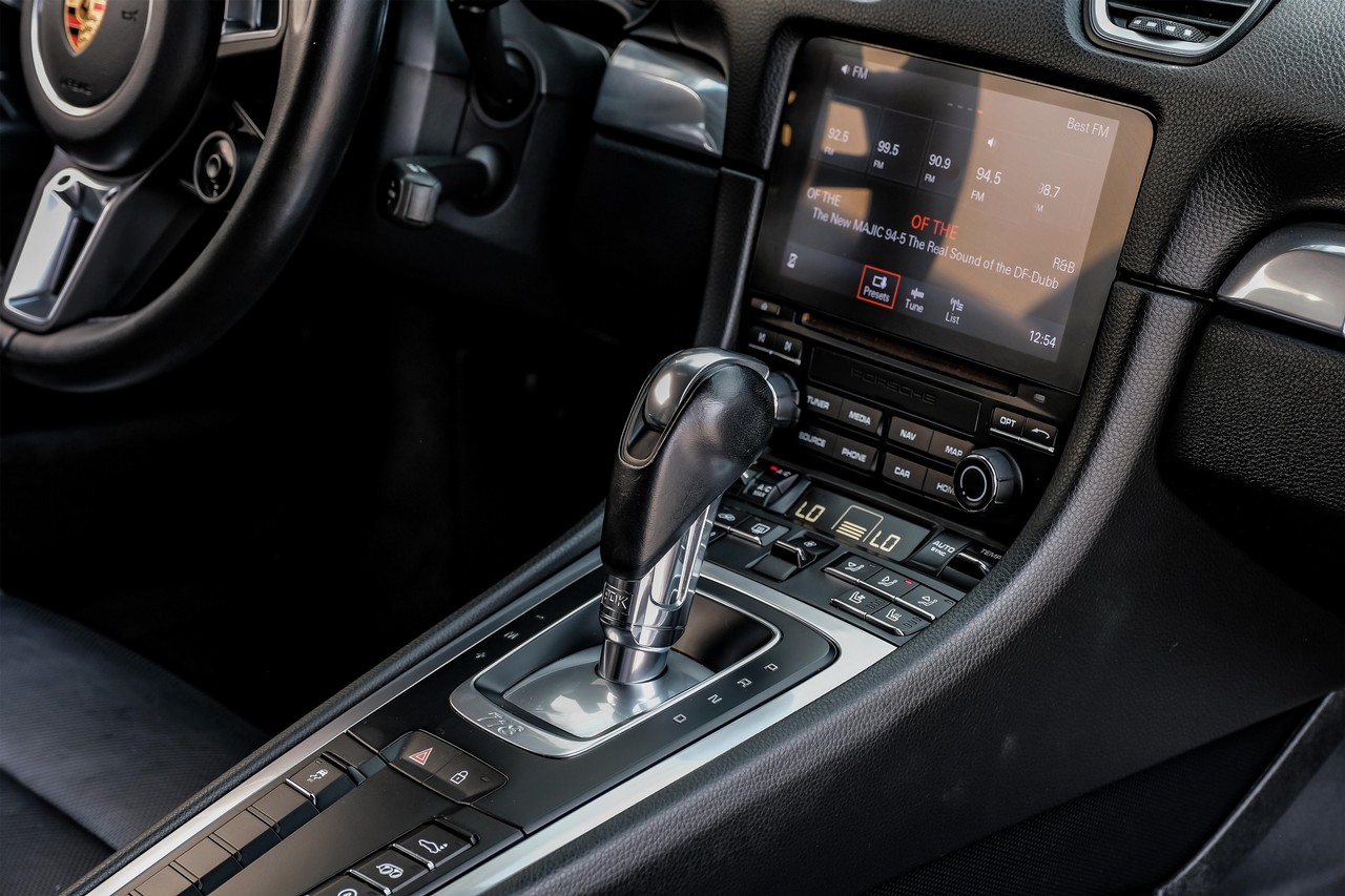 Porsche 718 Cayman Vehicle Main Gallery Image 24