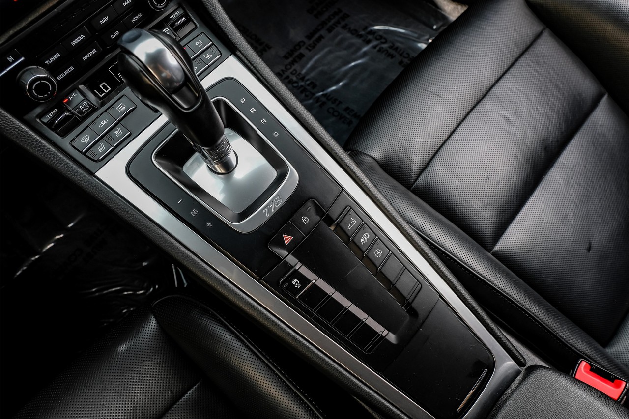 Porsche 718 Cayman Vehicle Main Gallery Image 25