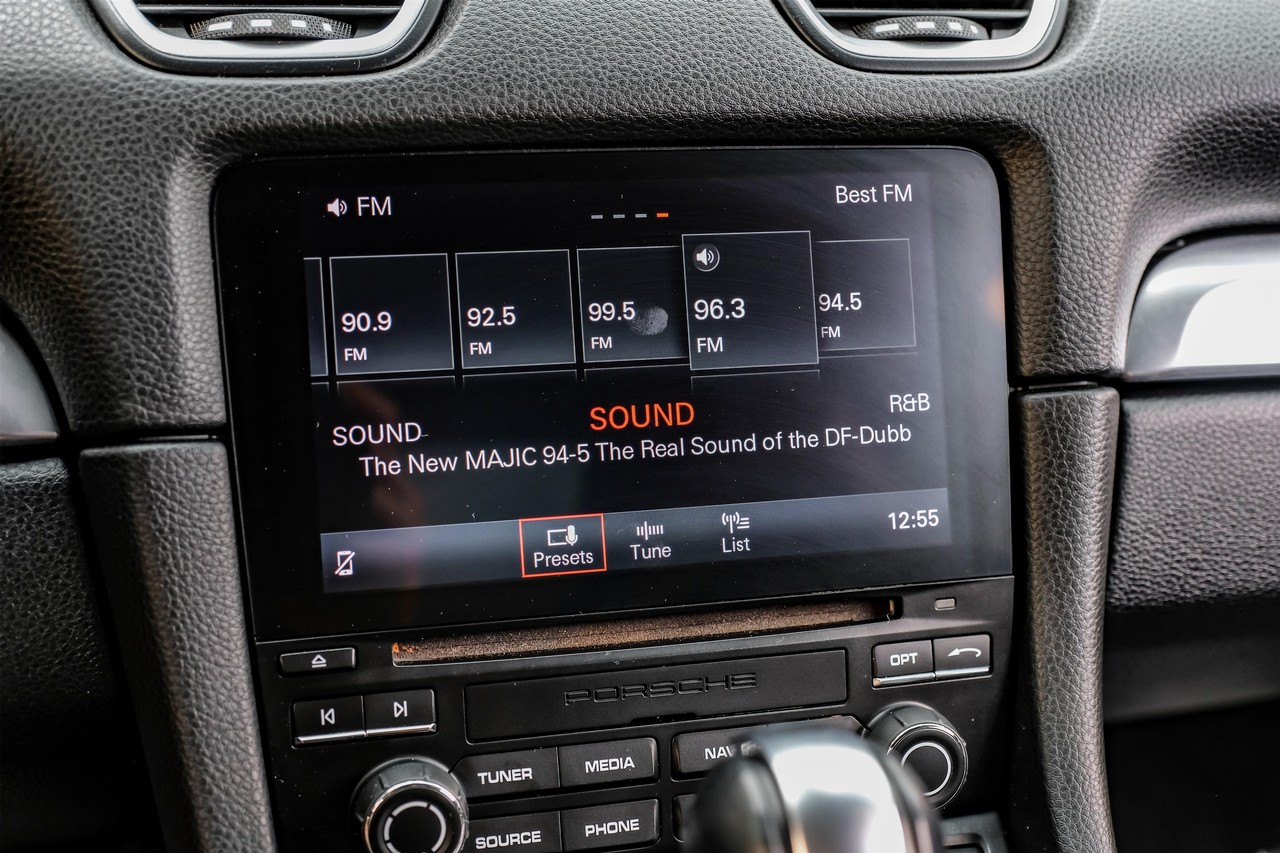 Porsche 718 Cayman Vehicle Main Gallery Image 28