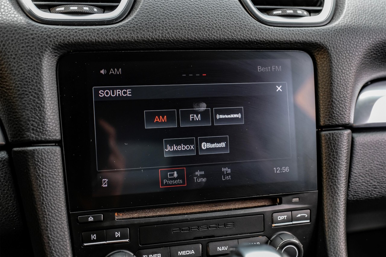 Porsche 718 Cayman Vehicle Main Gallery Image 29