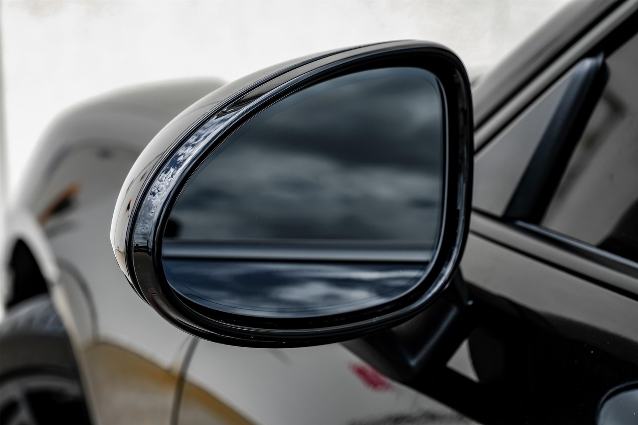 Porsche 718 Cayman Vehicle Main Gallery Image 37