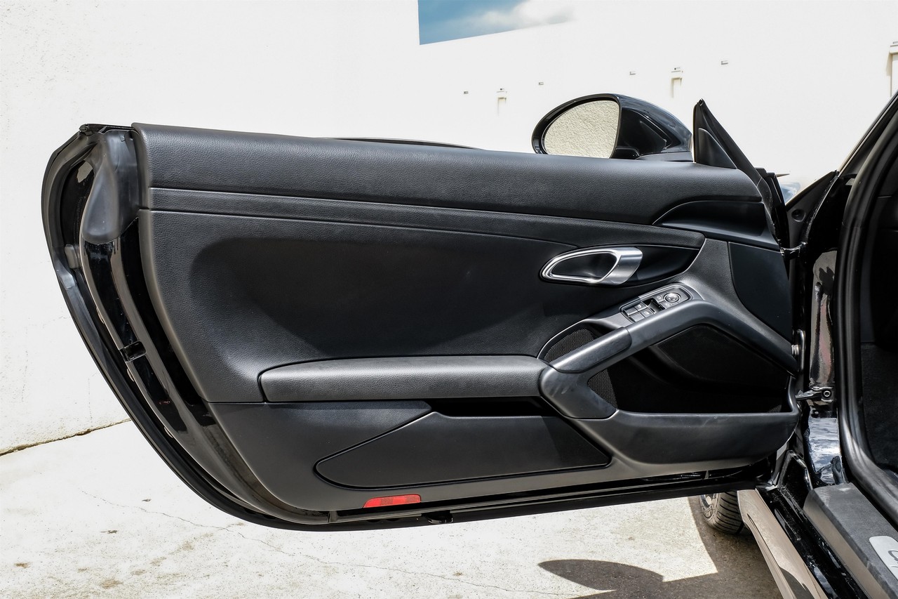 Porsche 718 Cayman Vehicle Main Gallery Image 39