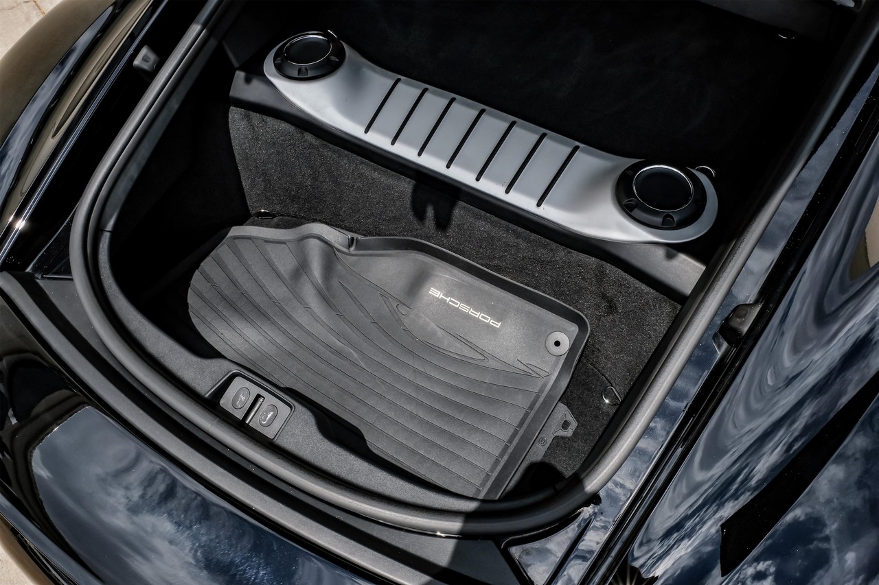 Porsche 718 Cayman Vehicle Main Gallery Image 43