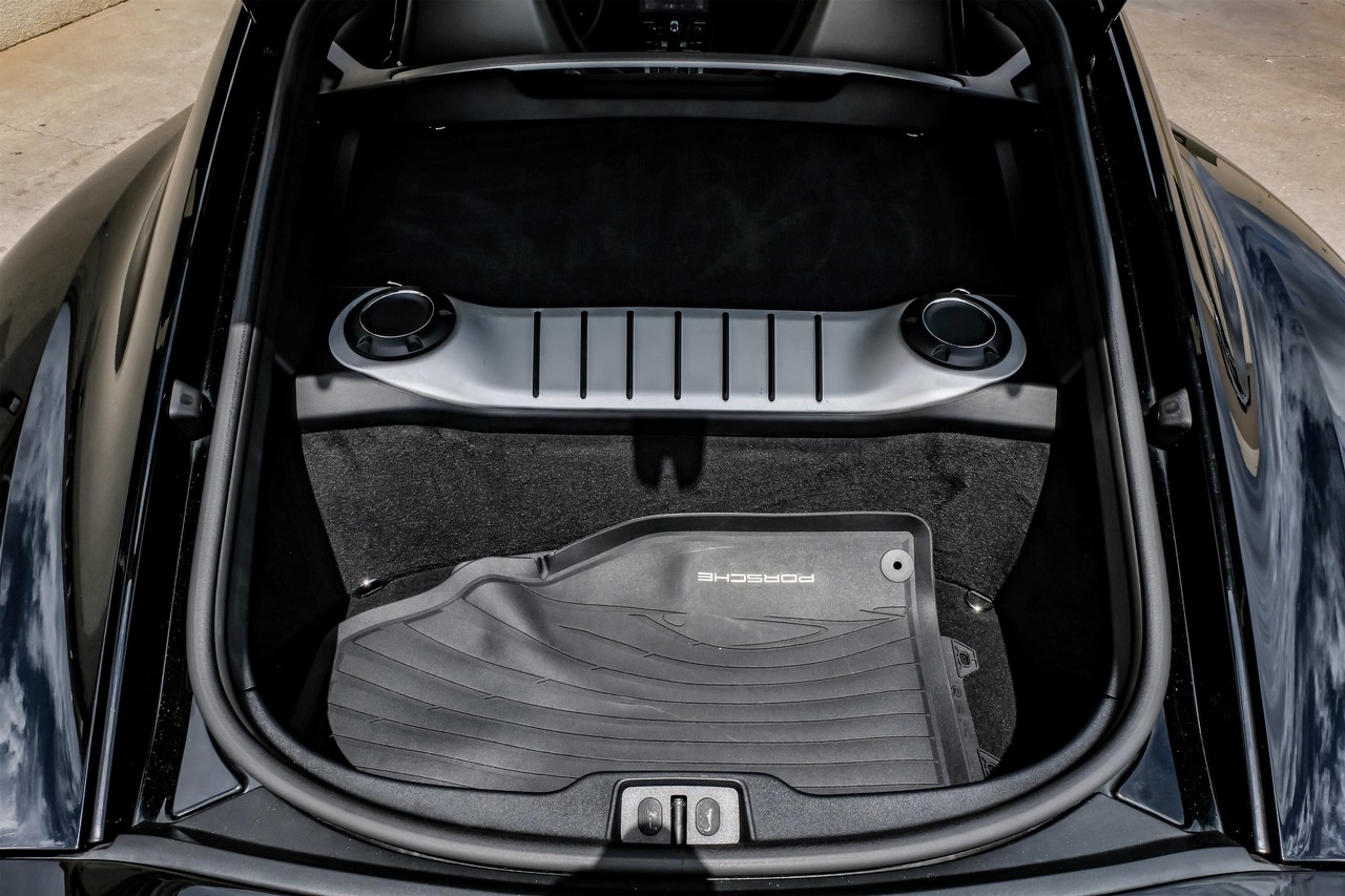 Porsche 718 Cayman Vehicle Main Gallery Image 44