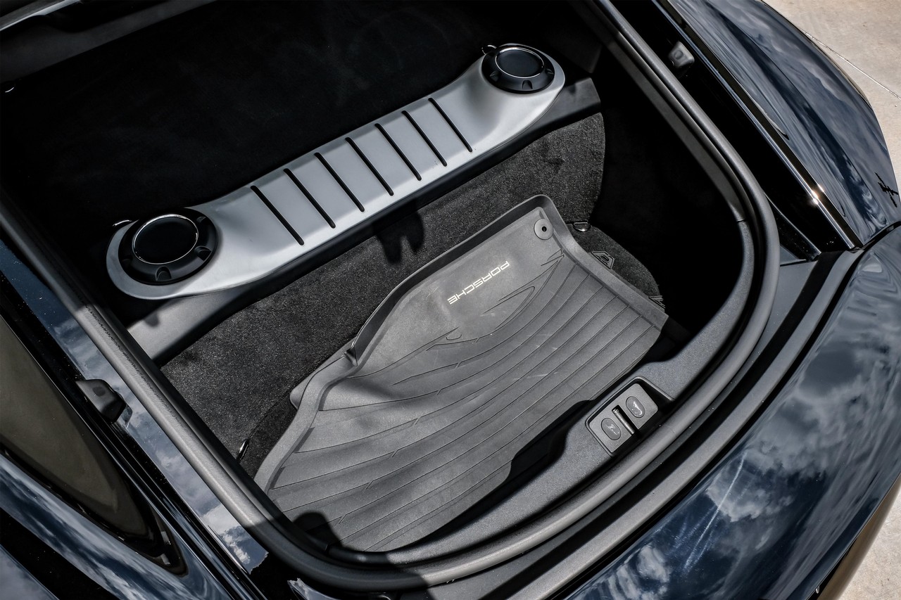 Porsche 718 Cayman Vehicle Main Gallery Image 45