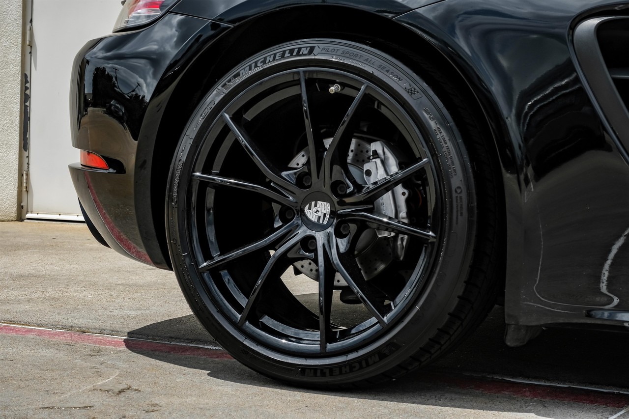 Porsche 718 Cayman Vehicle Main Gallery Image 46