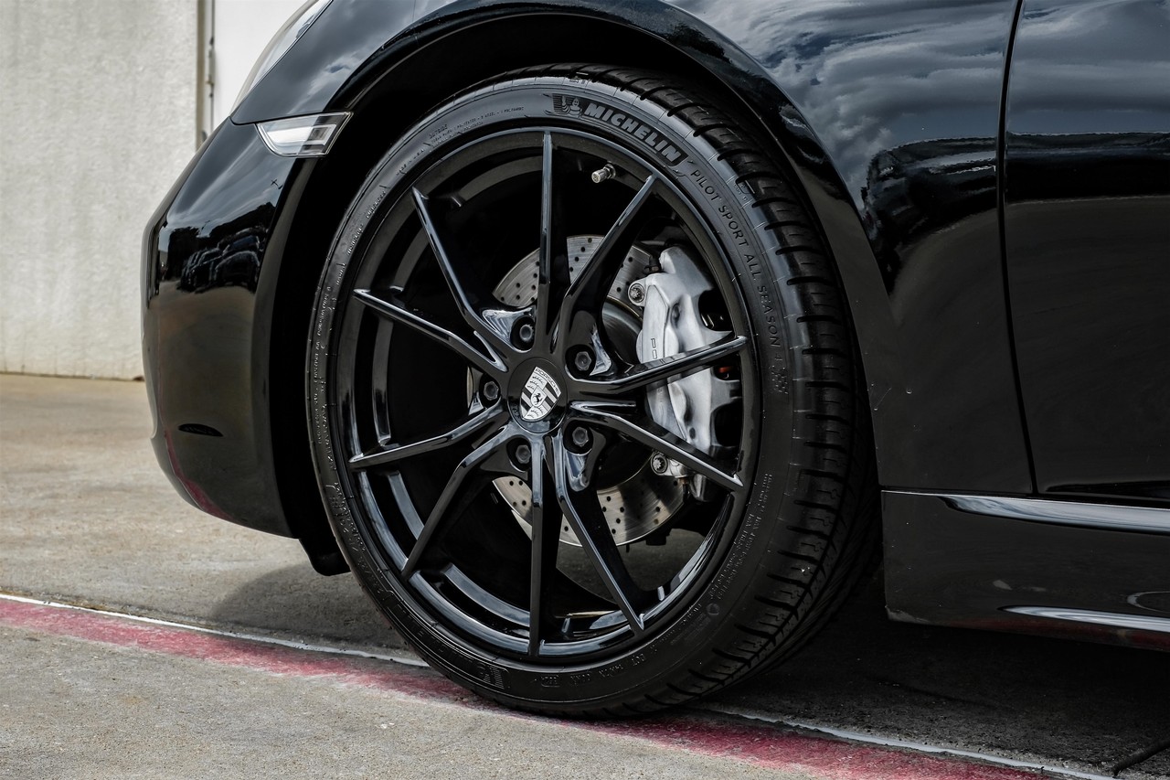 Porsche 718 Cayman Vehicle Main Gallery Image 48
