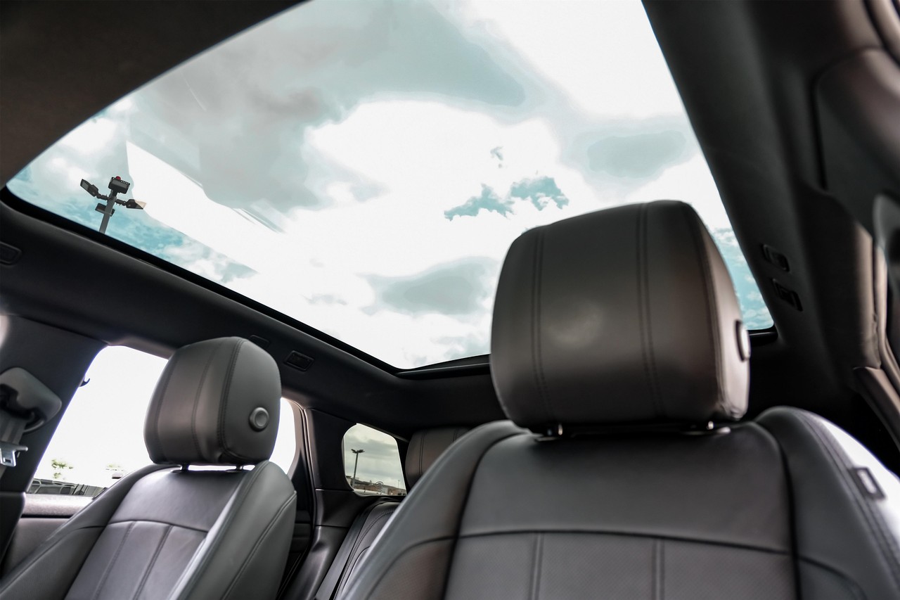 Land Rover Range Rover Evoque Vehicle Main Gallery Image 05