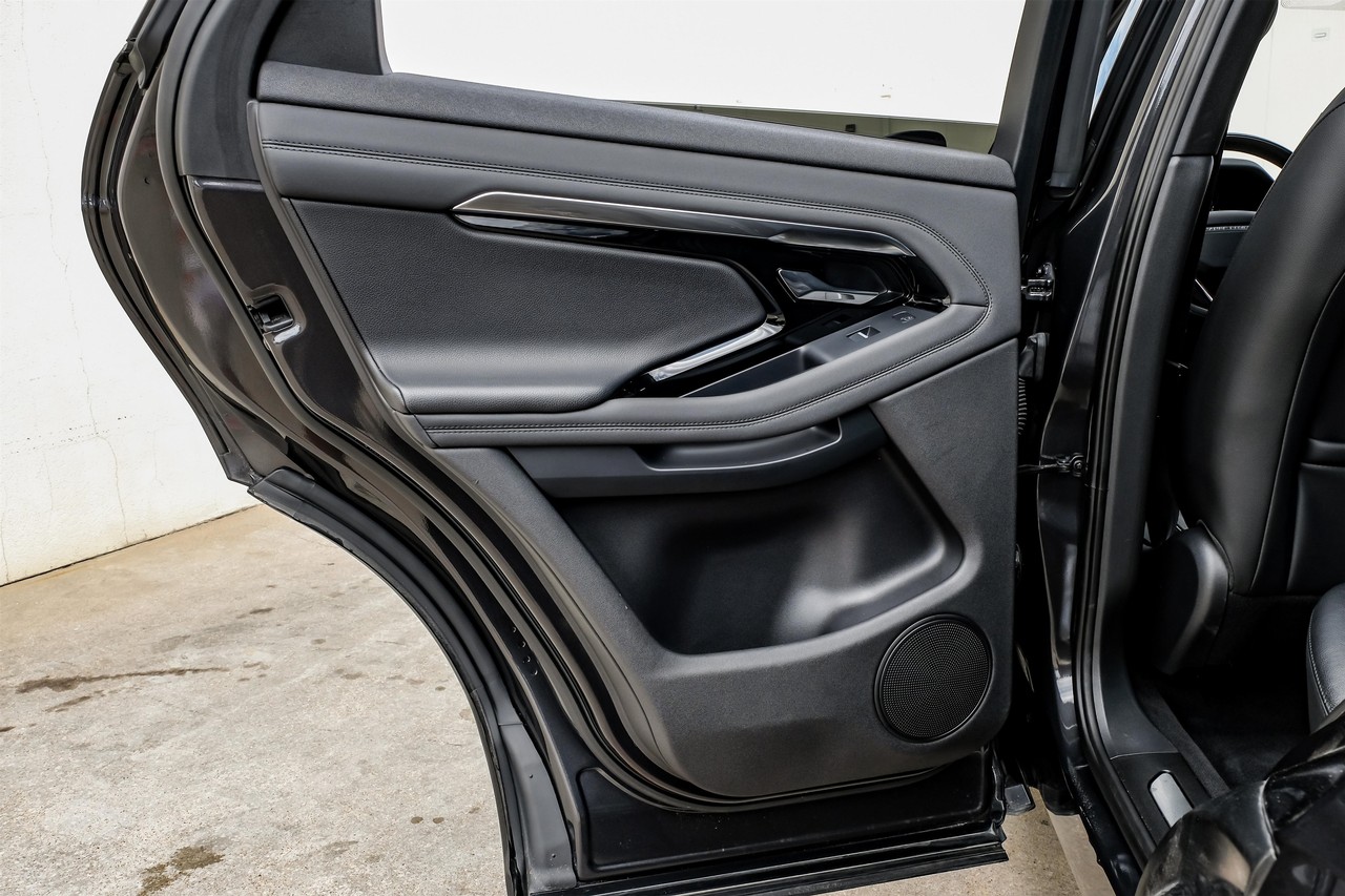 Land Rover Range Rover Evoque Vehicle Main Gallery Image 42
