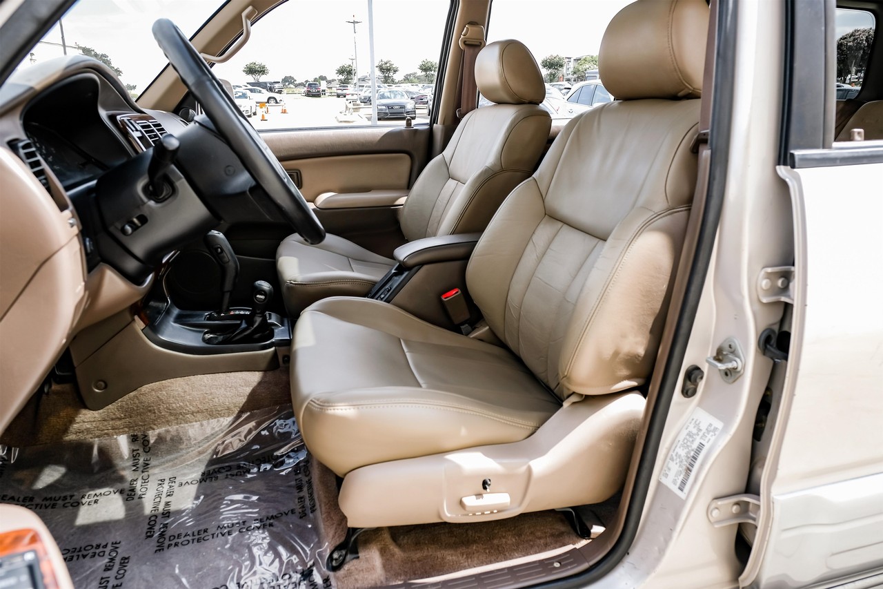 Toyota 4Runner Vehicle Main Gallery Image 04