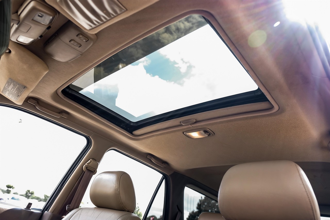 Toyota 4Runner Vehicle Main Gallery Image 05