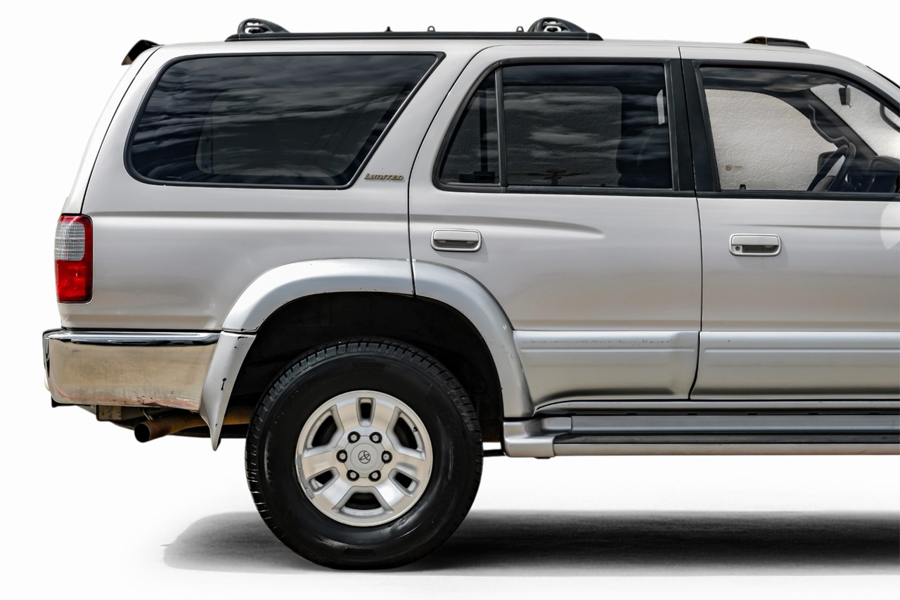 Toyota 4Runner Vehicle Main Gallery Image 09