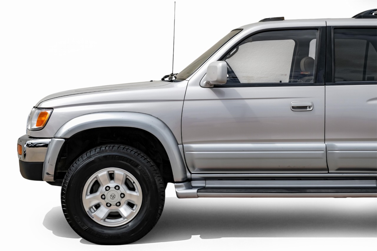 Toyota 4Runner Vehicle Main Gallery Image 15