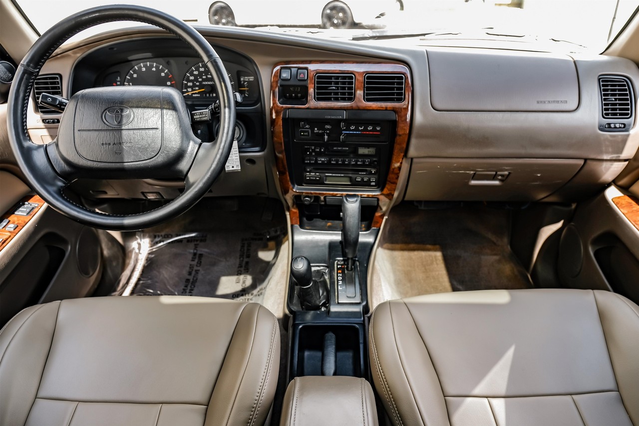 Toyota 4Runner Vehicle Main Gallery Image 18
