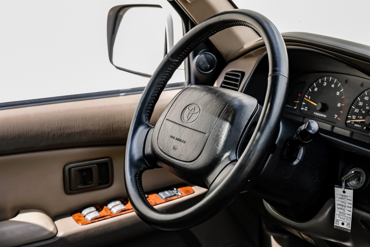 Toyota 4Runner Vehicle Main Gallery Image 19