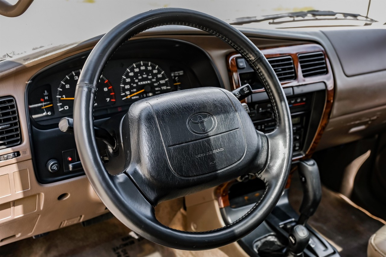 Toyota 4Runner Vehicle Main Gallery Image 20