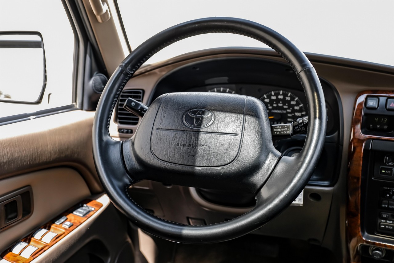 Toyota 4Runner Vehicle Main Gallery Image 21