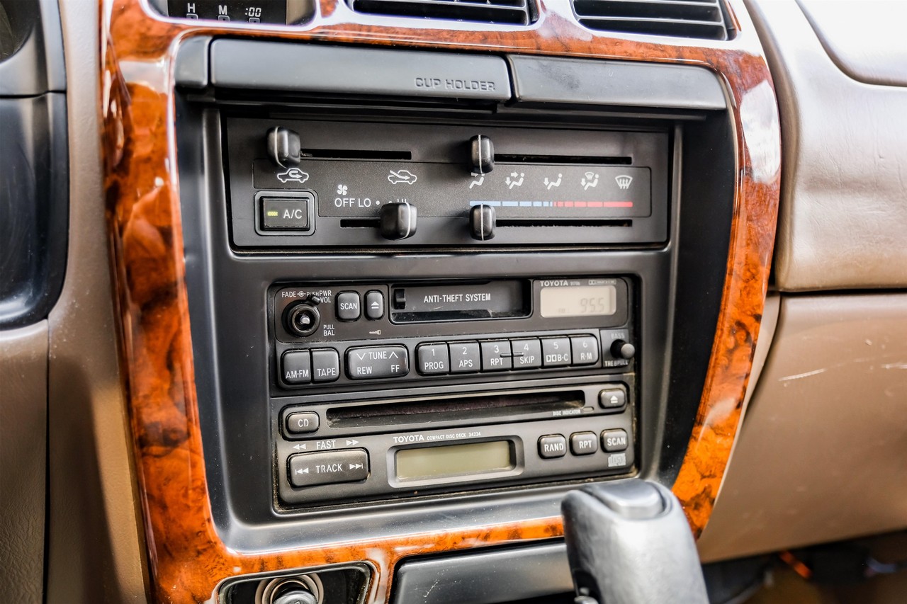 Toyota 4Runner Vehicle Main Gallery Image 26