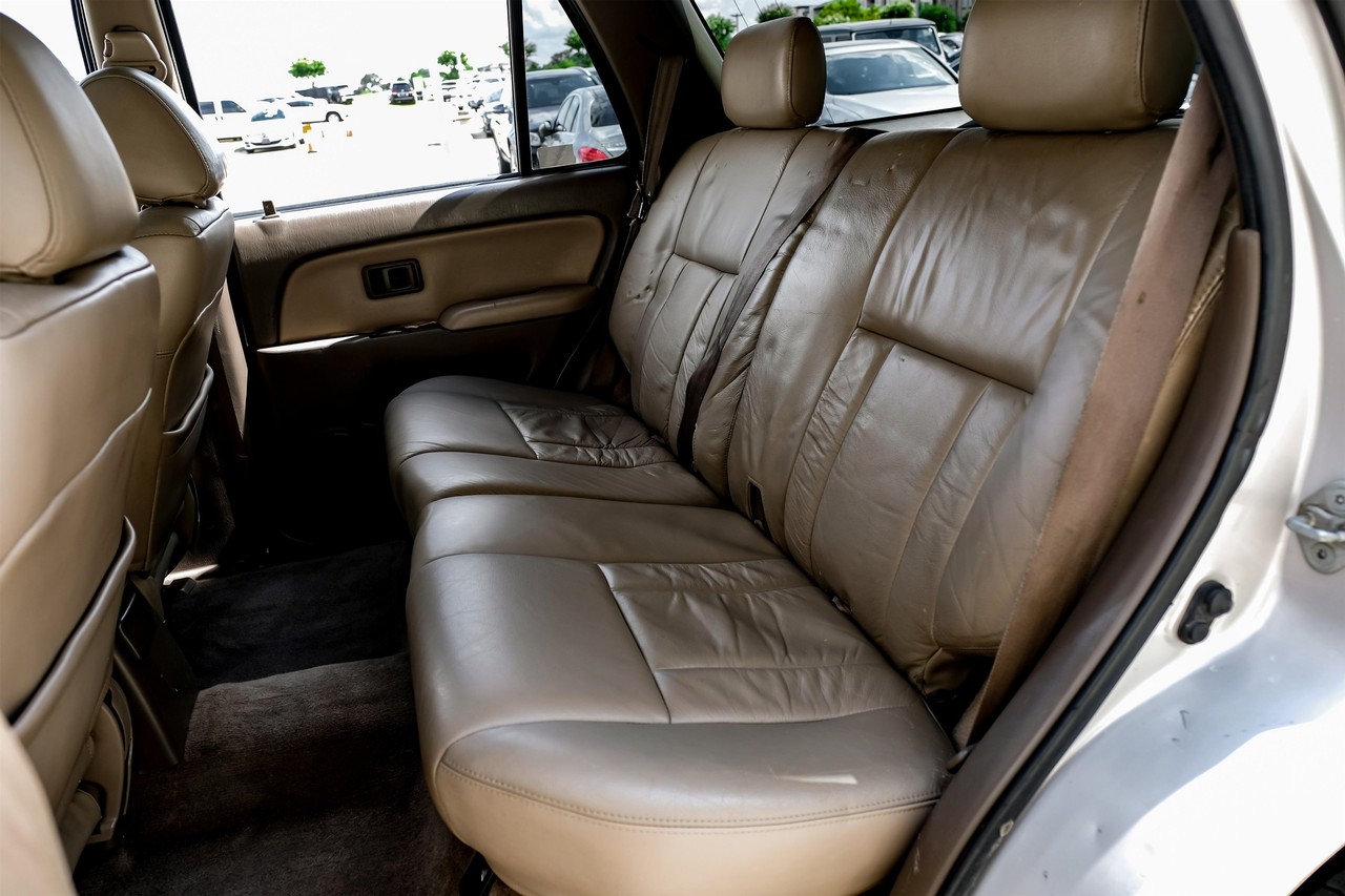 Toyota 4Runner Vehicle Main Gallery Image 32